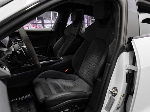 Used 2024 Audi e-tron GT Prestige image 32