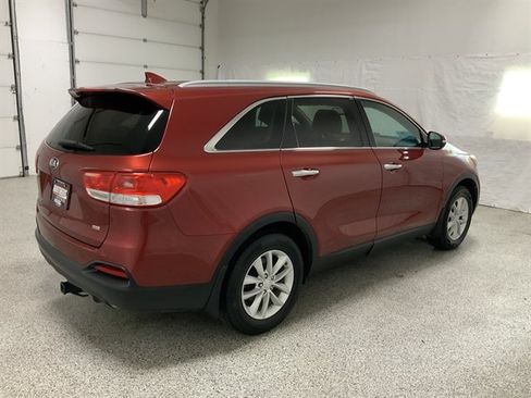 Used 2017 Kia Sorento FWD w/ LX Convenience Package image 5