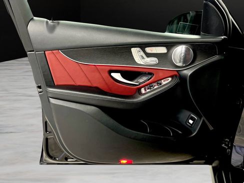 Used 2020 Mercedes-Benz GLC 300 4MATIC image 55