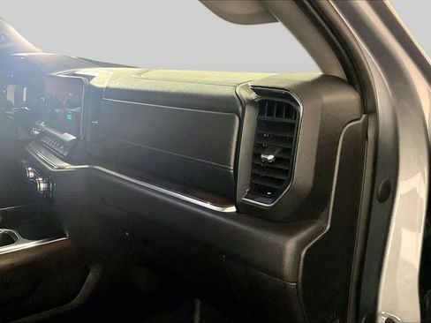 Used 2023 GMC Sierra 1500 SLT AWD/4WD image 18