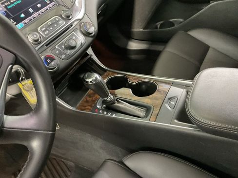 Used 2014 Chevrolet Impala LT w/ Convenience Package image 18