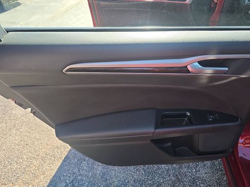 Used 2016 Ford Fusion SE w/ Equipment Group 202A FWD image 10