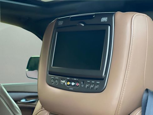 Used 2017 Cadillac Escalade ESV Platinum image 40