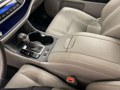 Used 2019 Toyota Highlander Limited Platinum AWD/4WD image 23