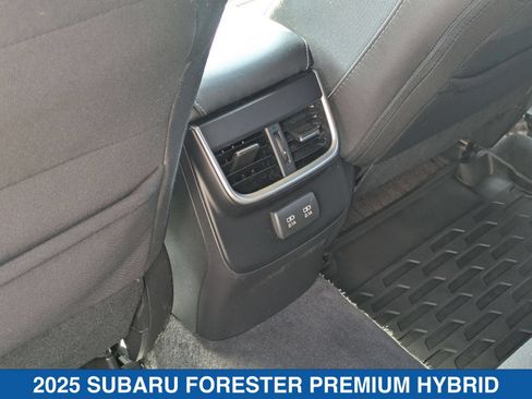 Used 2025 Subaru Forester Premium AWD/4WD image 23