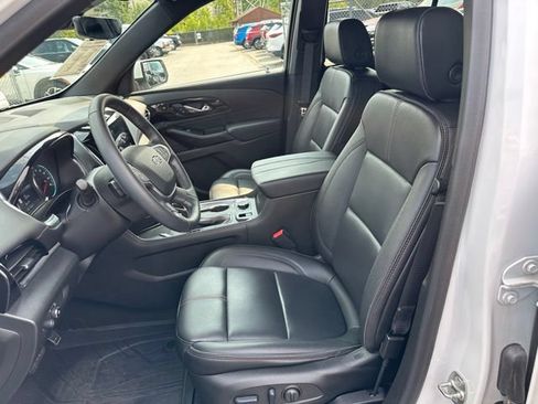 Used 2023 Chevrolet Traverse RS w/ LPO, Floor Liner Package AWD/4WD image 10