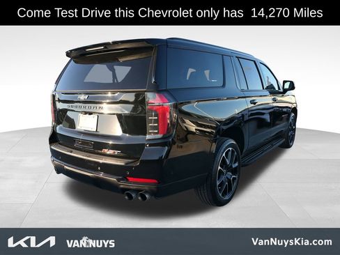 Used 2025 Chevrolet Suburban RST image 2