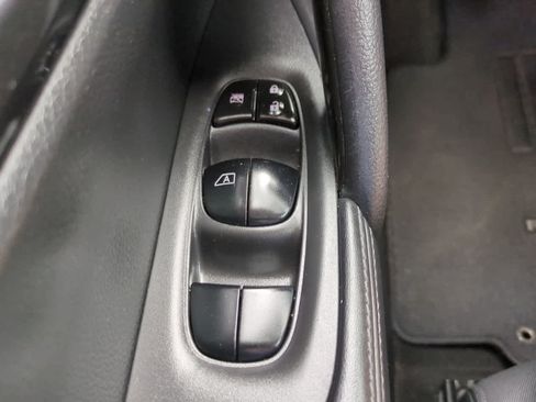 Used 2017 Nissan Rogue SV w/ SV Premium Package FWD image 23