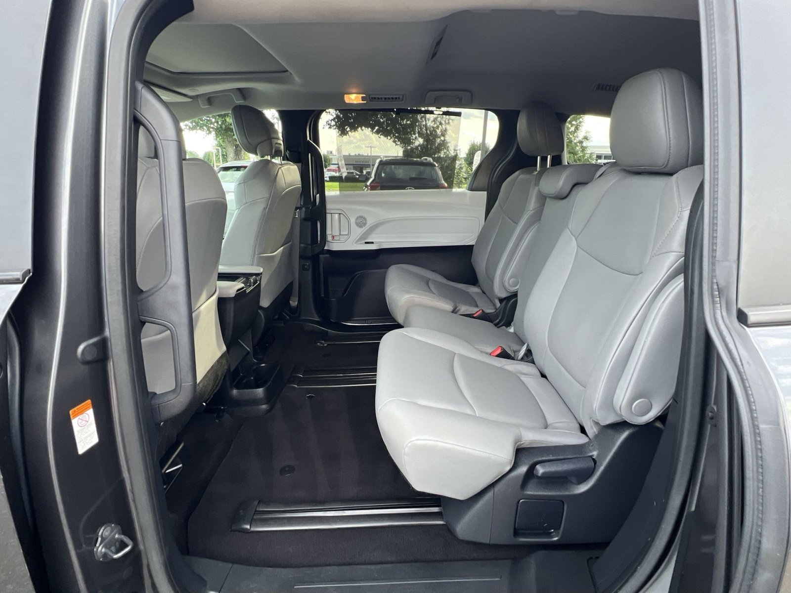 Used 2025 Toyota Sienna XLE FWD image 22