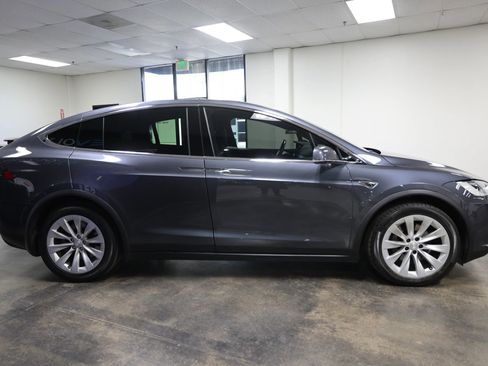 Used 2016 Tesla Model X 90D image 7