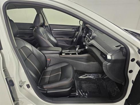 Used 2024 Nissan Altima 2.5 SR image 13