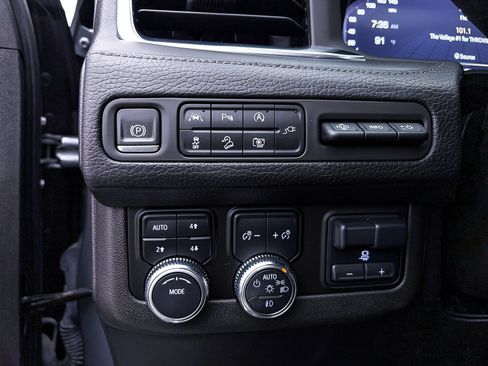 Used 2022 GMC Yukon Denali w/ Max Trailering Package AWD/4WD image 5