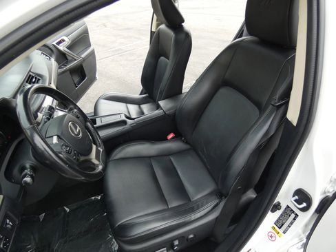 Used 2015 Lexus CT 200h image 63