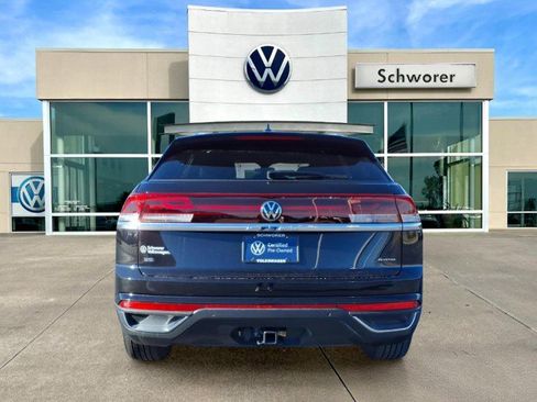 Certified 2024 Volkswagen Atlas Cross Sport SE image 3
