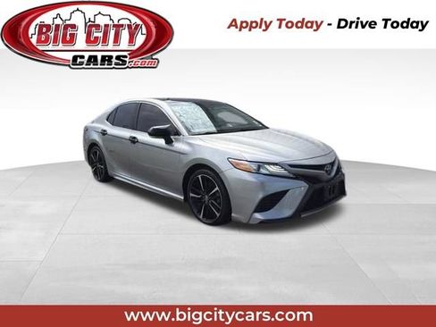 Used 2020 Toyota Camry XSE FWD image 1