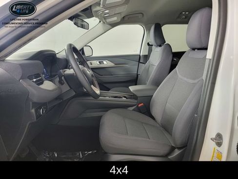 Used 2026 Ford Explorer Active AWD/4WD image 13