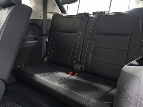 Used 2021 Volkswagen Tiguan SE image 26