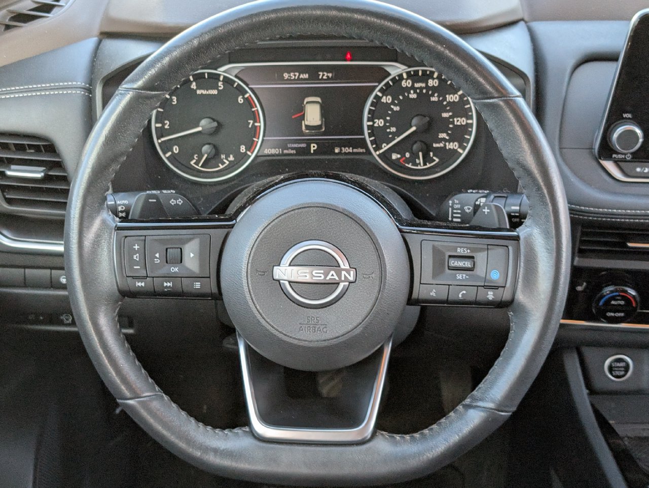 Used 2023 Nissan Rogue SV w/ SV Premium B Package FWD image 11