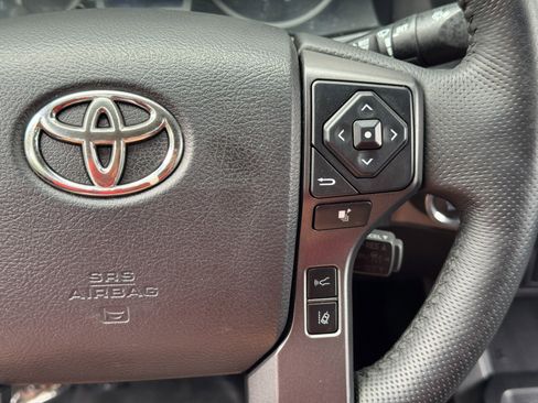 Used 2021 Toyota Tacoma TRD Off-Road AWD/4WD image 20
