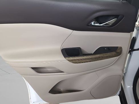 Used 2018 GMC Acadia Denali image 16