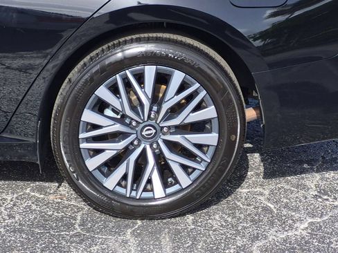 Used 2025 Nissan Altima 2.5 SV FWD image 33