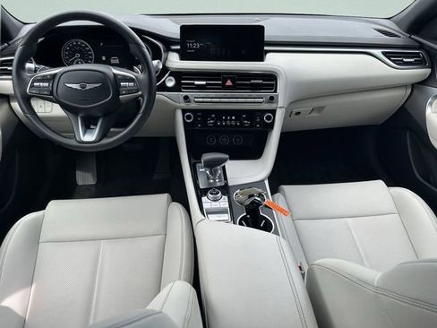 Used 2025 Genesis G70 2.5T image 9