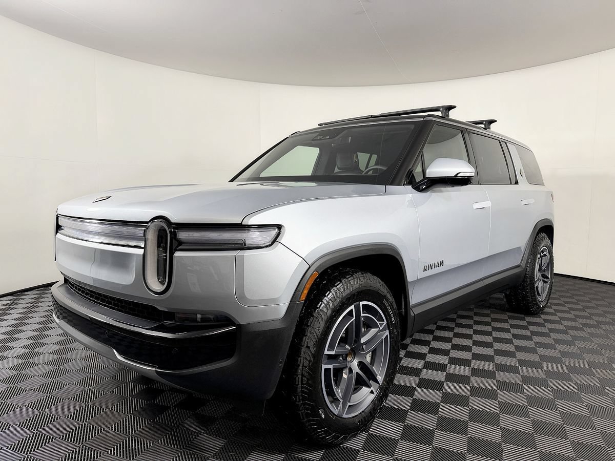 Used 2025 Rivian R1S Adventure Dual AWD/4WD image 2