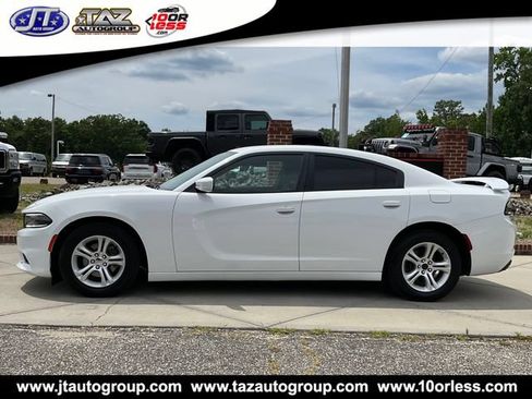 Used 2015 Dodge Charger SE RWD image 4