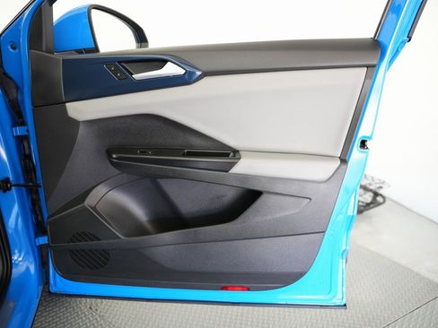 Used 2022 Volkswagen Taos SE image 50