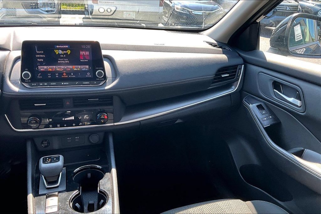 Used 2025 Nissan Rogue SV FWD image 26