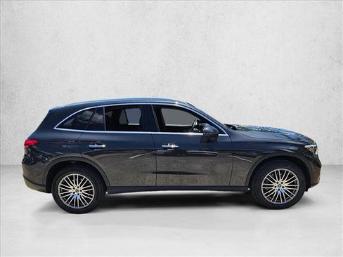 Used 2026 Mercedes-Benz GLC 300 image 4