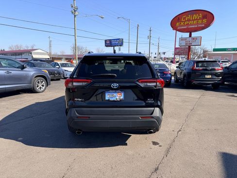 Used 2021 Toyota RAV4 XLE image 9