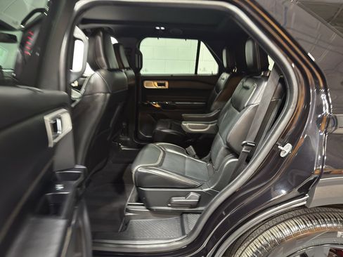 Used 2022 Ford Explorer ST w/ ST Street Pack image 11