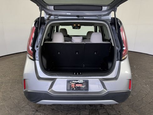 Used 2025 Kia Soul LX w/ LX Technology Package FWD image 7