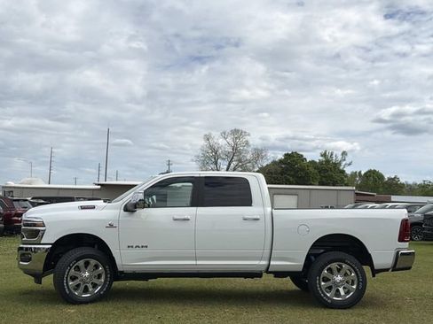 Used 2026 RAM 2500 Laramie AWD/4WD image 13