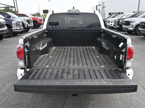 Used 2023 Toyota Tacoma TRD Off-Road w/ TRD Premium Off Road Package AWD/4WD image 30