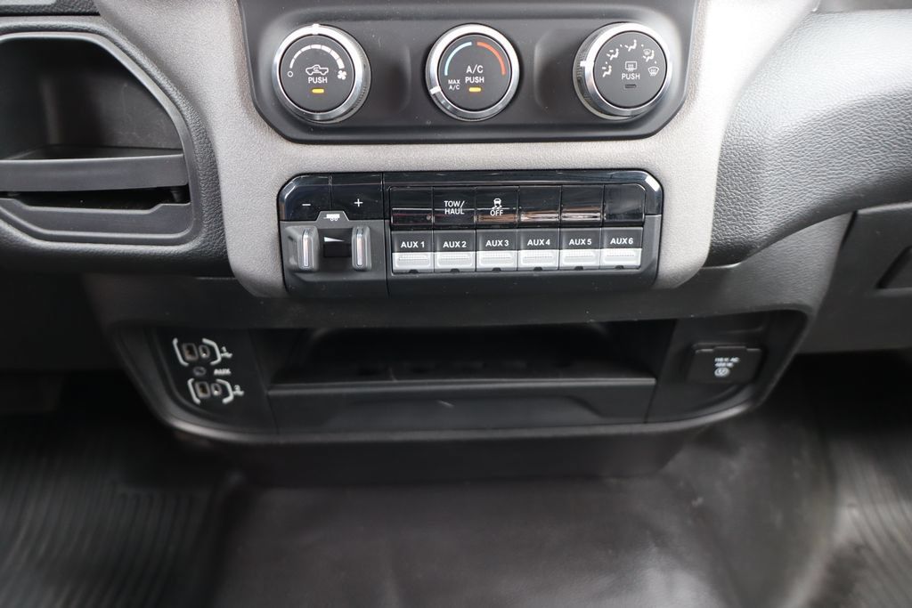 Used 2021 RAM 3500 Tradesman w/ Chrome Appearance Group RWD image 33