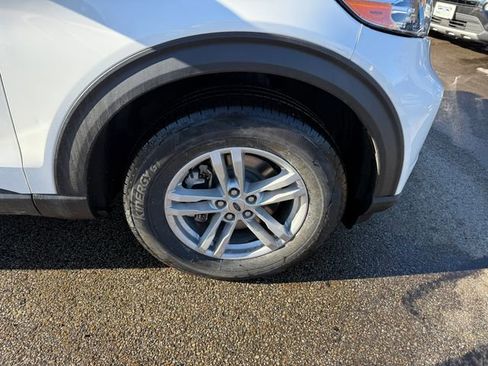 Certified 2022 Ford Explorer XLT w/ Equipment Group 202A AWD/4WD image 29