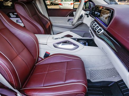 Used 2021 Mercedes-Benz Maybach GLS 600 4MATIC image 16