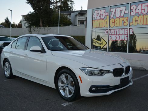 Used 2018 BMW 330i Sedan image 1
