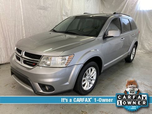 Used 2015 Dodge Journey SXT w/ Flexible Seating Group image 2