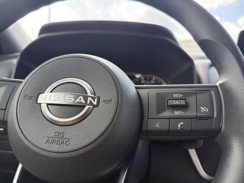 Used 2024 Nissan Rogue S AWD/4WD image 10