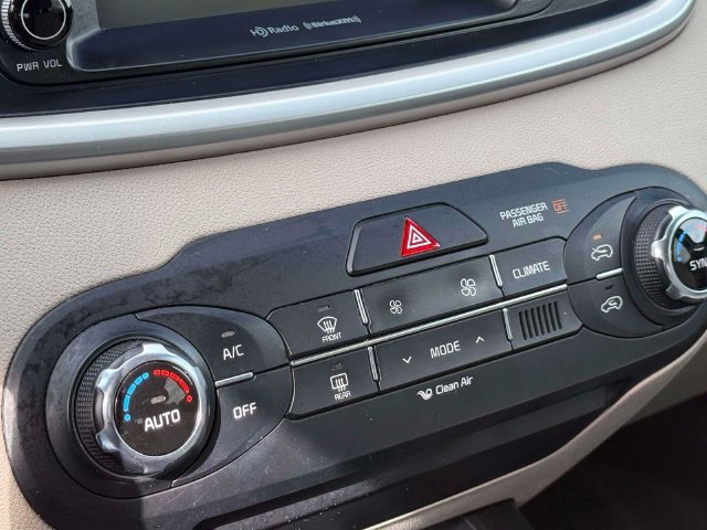 Used 2018 Kia Sorento FWD image 27