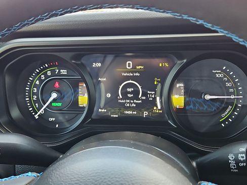 Used 2025 Jeep Wrangler Unlimited Rubicon 4xe w/ Convenience Group AWD/4WD image 19