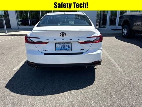Used 2026 Toyota Camry SE FWD image 5