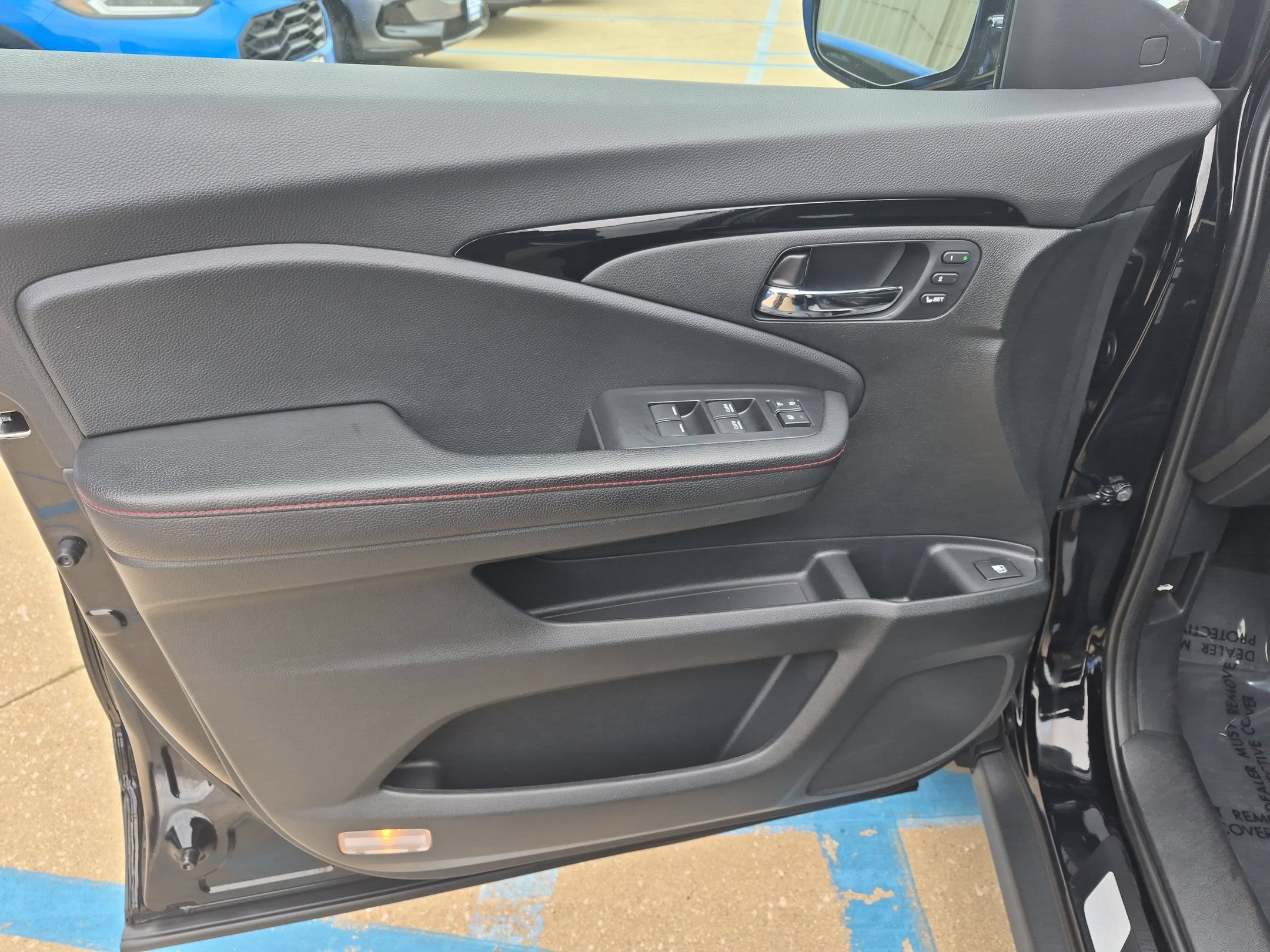 Certified 2025 Honda Ridgeline Black Edition image 12