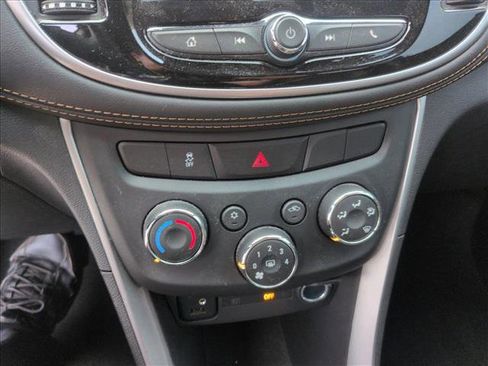 Used 2022 Chevrolet Trax LT w/ Sport Edition image 14