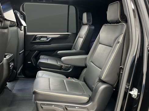 Used 2025 GMC Yukon XL Elevation w/ Elevation Premium Package AWD/4WD image 23