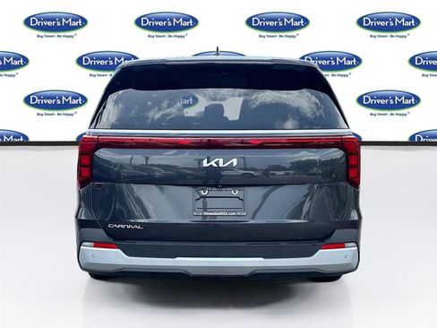 Used 2025 Kia Carnival FWD image 6