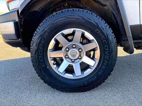 Used 2014 Toyota FJ Cruiser 4WD image 31